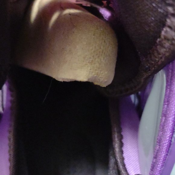 Nike LeBron 19's Wild Berry - Picture 5 of 6